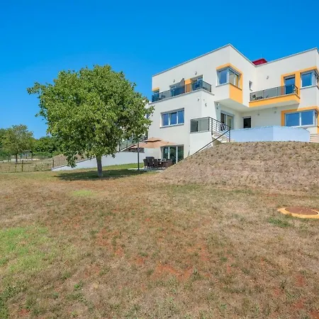 וילה Magnolija פולה